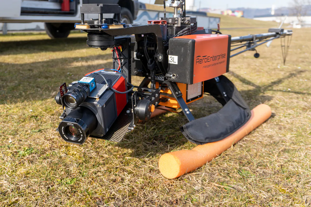 The development of the ImageIR z6300 was funded by the German Federal Ministry for Economic Affairs and Energy.