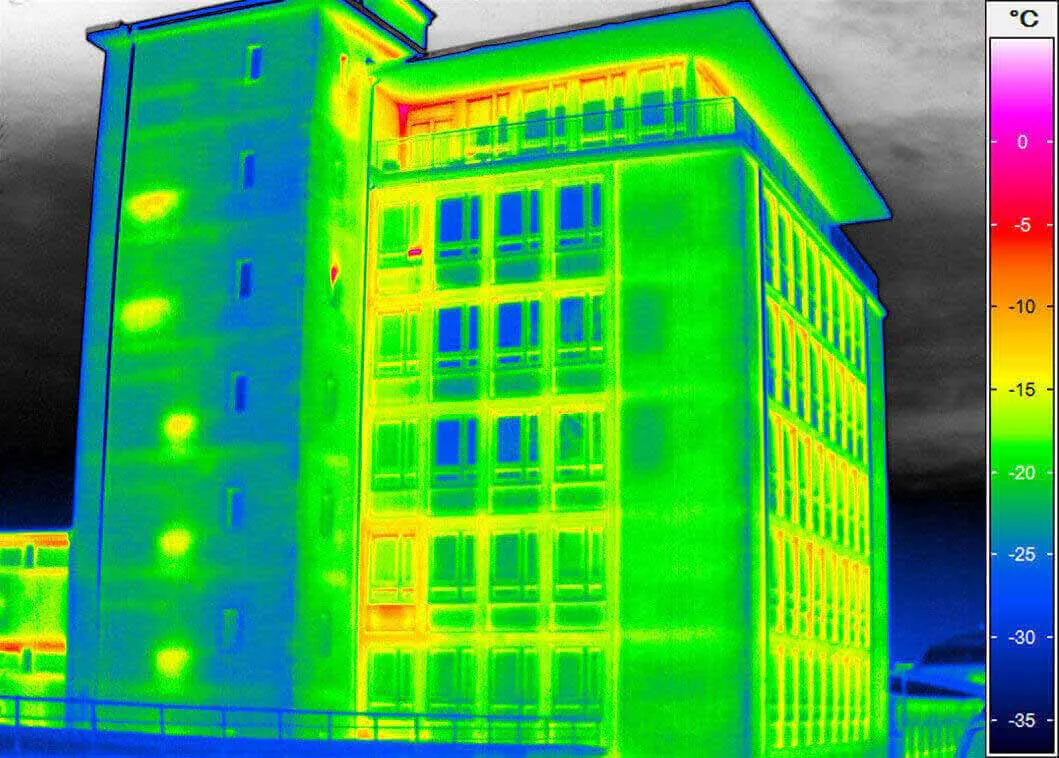 Thermografie-Aufnahme - mehrstöckiges Gebäude