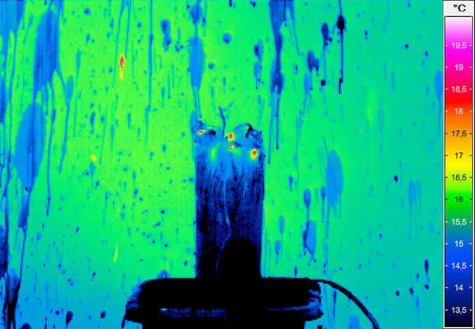 Thermografie-Aufnahme der Explosion einer Flasche
