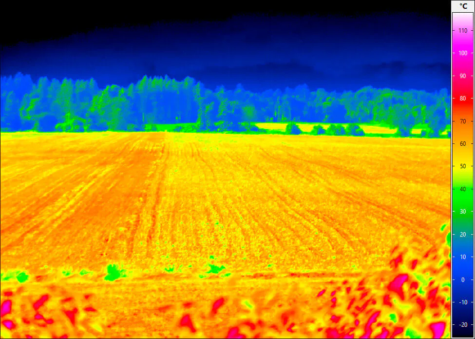 InfraTec: Thermografie in der Landwirtschaft - Thermogramm eines Feldes